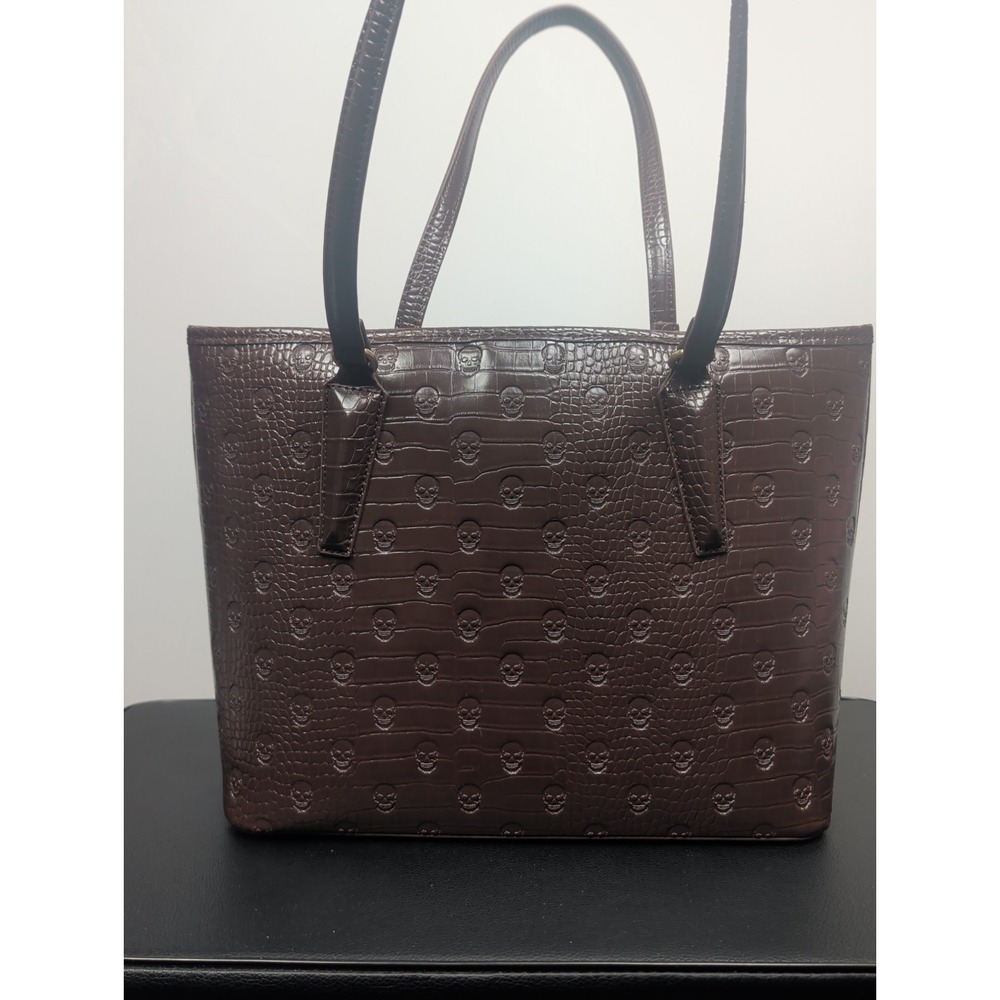 Betsey Johnson Chocolate Brown Embossed Tote with Skull Bag Charm XOTOTO NWT - Picture 4 of 6